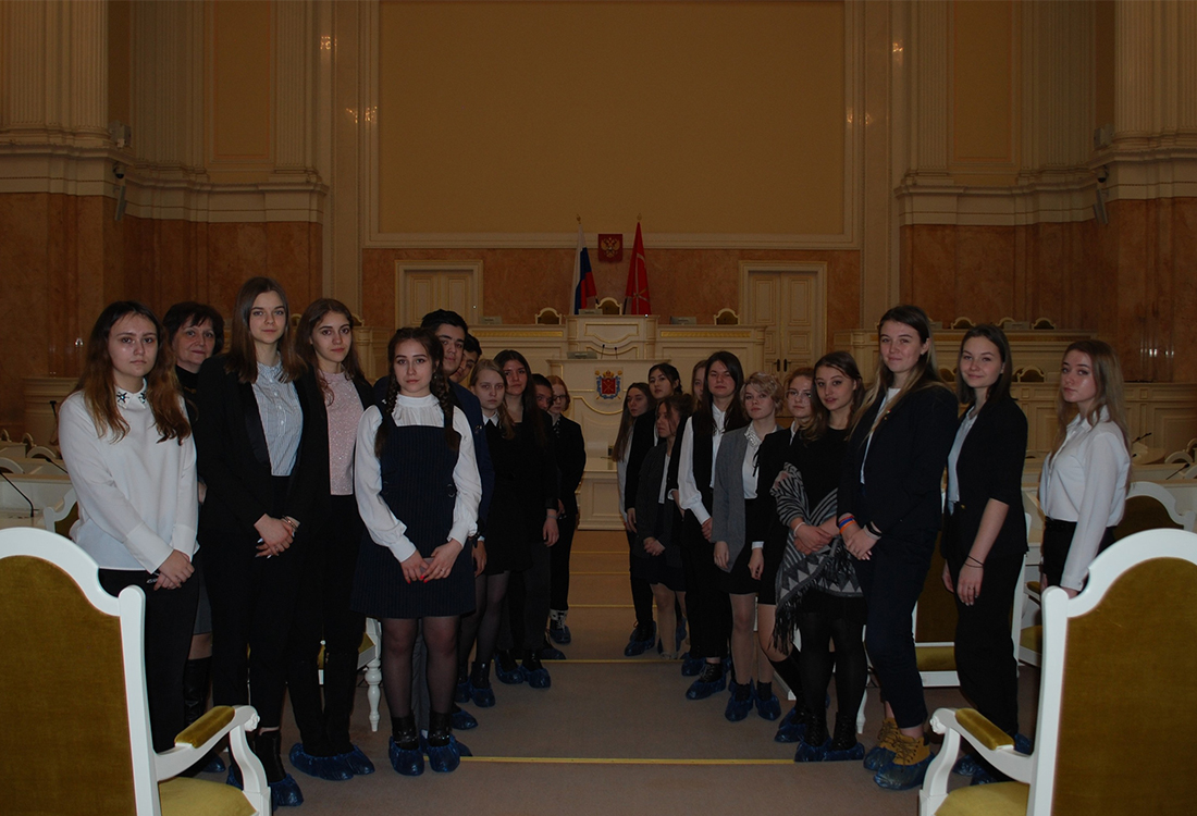 31 января 2020 года новодевяткинская молодежь побывала в санкт-петербургском парламенте и посетила известный своей историей и архитектурой Мариинский Дворец.